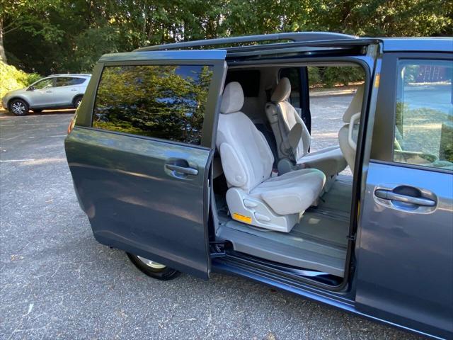 2013 Toyota Sienna LE V6 8 Passenger