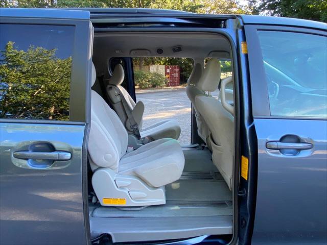 2013 Toyota Sienna LE V6 8 Passenger