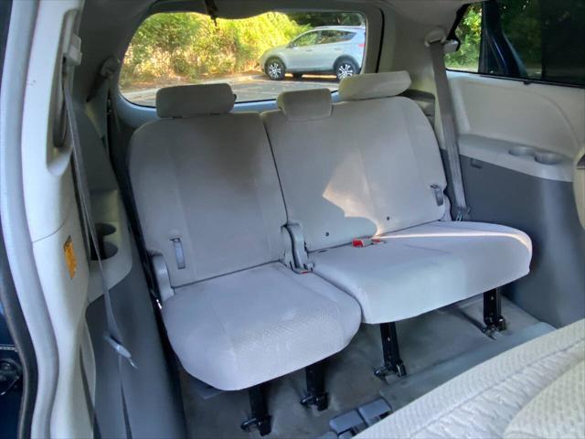 2013 Toyota Sienna LE V6 8 Passenger