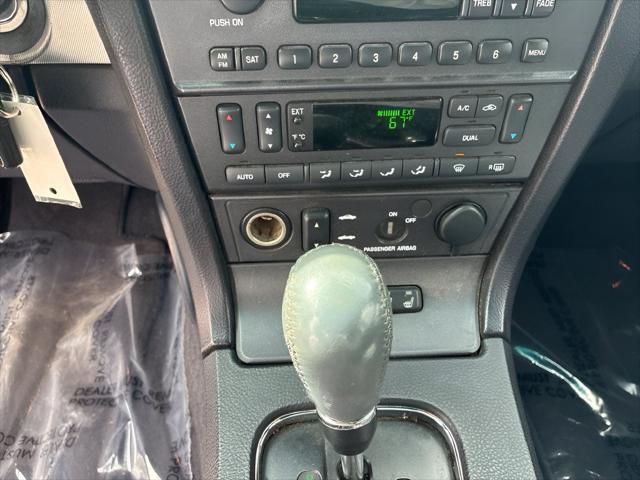 2005 Ford Thunderbird Base