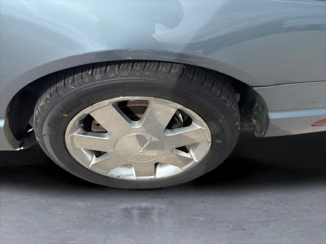 2005 Ford Thunderbird Base