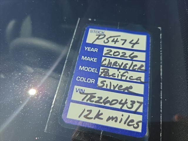 2026 Chrysler Pacifica Select