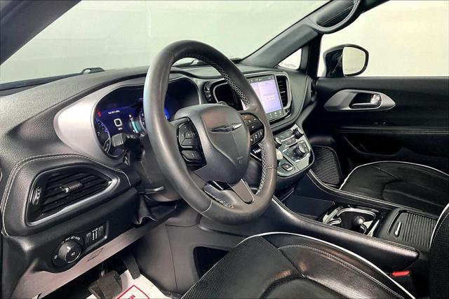 Used 2025 Chrysler Pacifica Limited For Sale in Olive Branch, MS