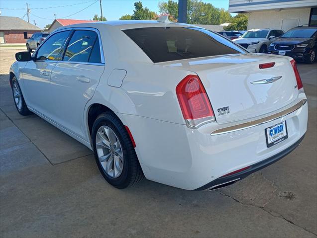 2023 Chrysler 300 Touring