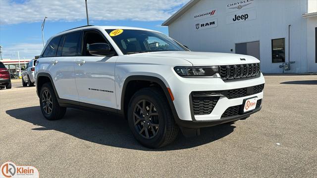 2027 Jeep Grand Cherokee Laredo Altitude for sale in Clintonville, WI