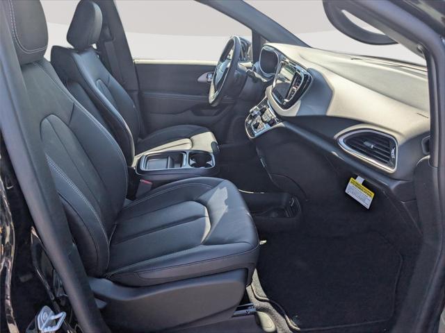 2027 Chrysler Pacifica LX