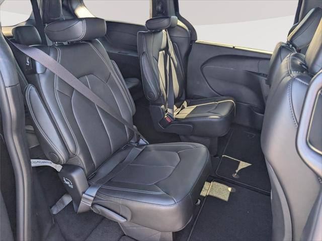 2027 Chrysler Pacifica LX
