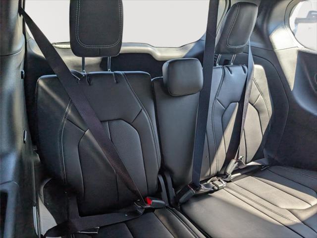2027 Chrysler Pacifica LX