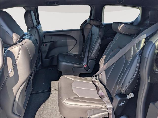 2027 Chrysler Pacifica LX