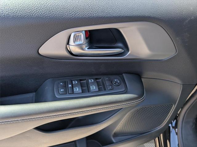 2027 Chrysler Pacifica LX