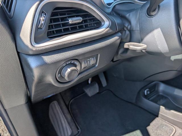 2027 Chrysler Pacifica LX