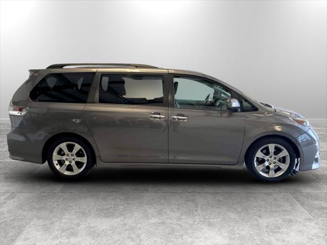 2014 Toyota Sienna SE 8 Passenger