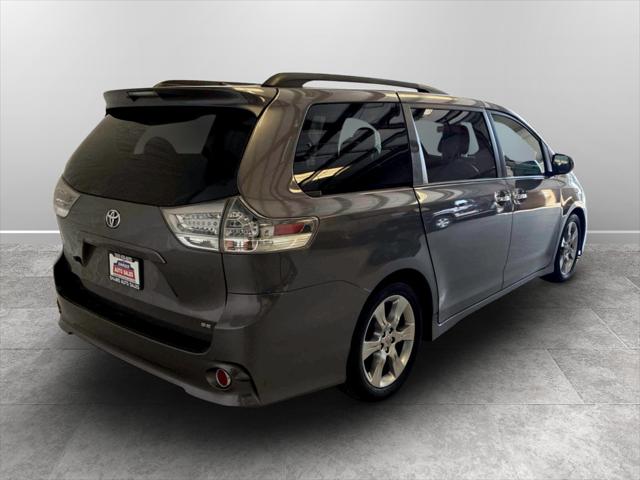 2014 Toyota Sienna SE 8 Passenger