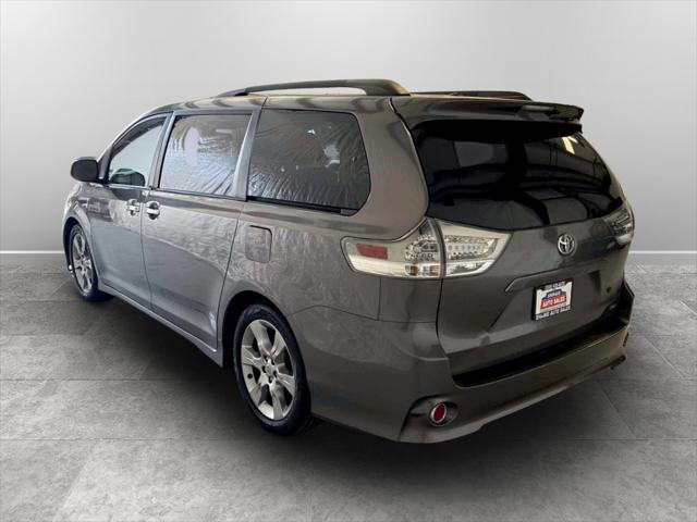2014 Toyota Sienna SE 8 Passenger