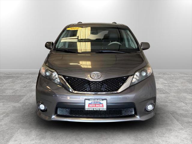 2014 Toyota Sienna SE 8 Passenger