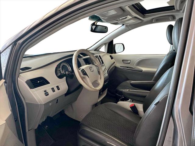2014 Toyota Sienna SE 8 Passenger