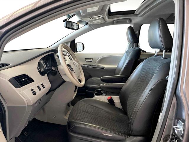 2014 Toyota Sienna SE 8 Passenger