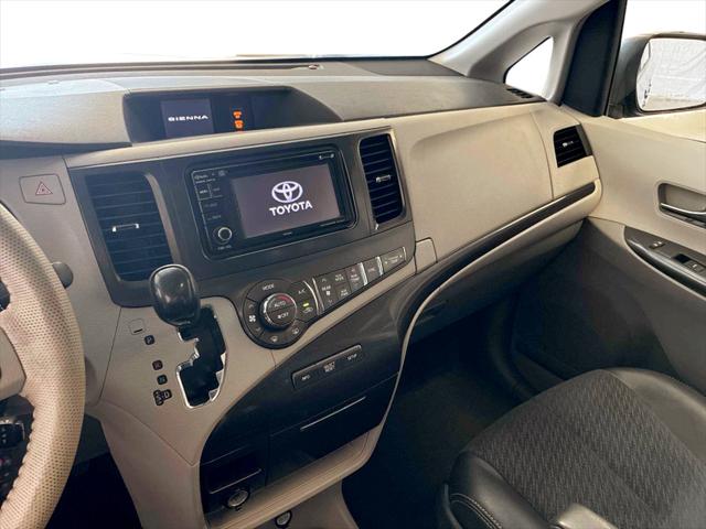 2014 Toyota Sienna SE 8 Passenger