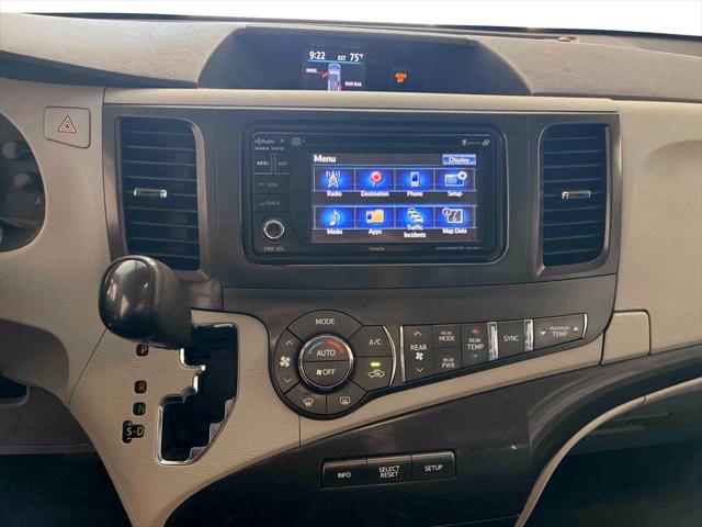 2014 Toyota Sienna SE 8 Passenger