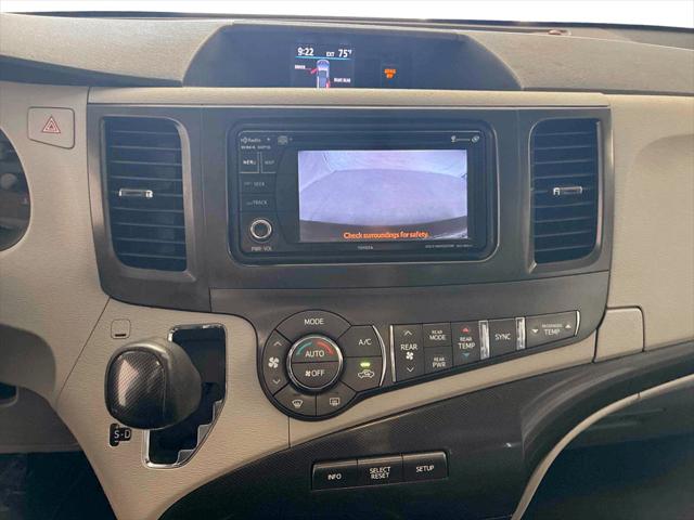2014 Toyota Sienna SE 8 Passenger