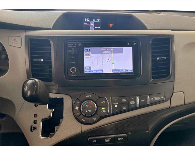 2014 Toyota Sienna SE 8 Passenger