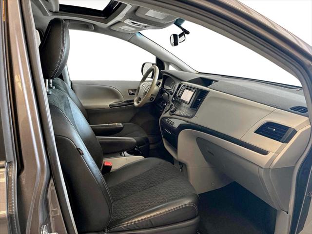 2014 Toyota Sienna SE 8 Passenger
