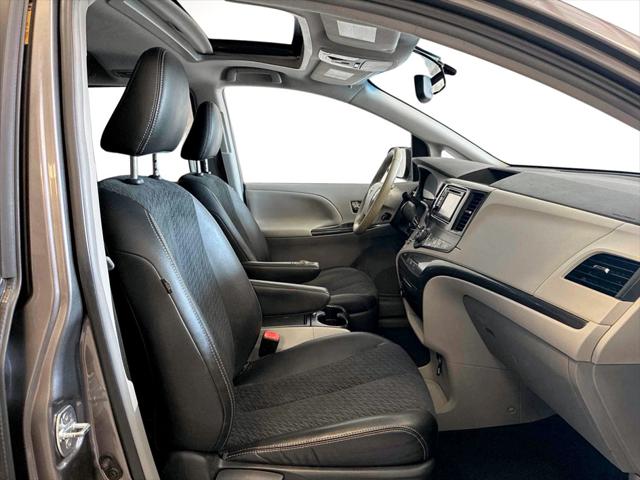 2014 Toyota Sienna SE 8 Passenger