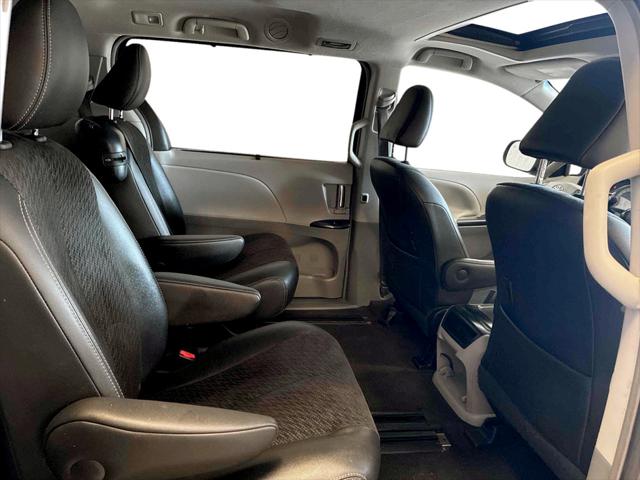 2014 Toyota Sienna SE 8 Passenger