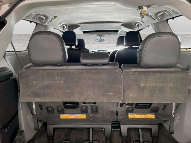 2014 Toyota Sienna SE 8 Passenger
