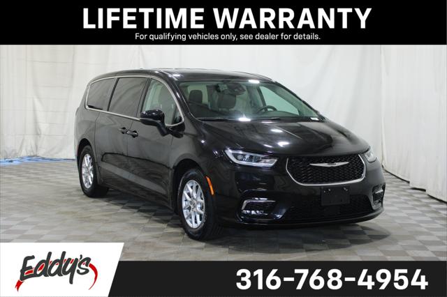 2023 Chrysler Pacifica Touring L for sale in Wichita, KS