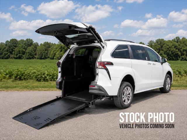 2026 Toyota Sienna LE for sale in Battle Creek, MI