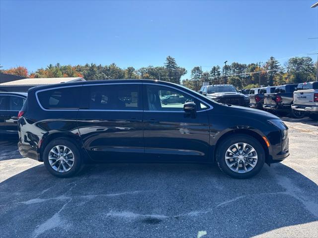2027 Chrysler Pacifica Select AWD