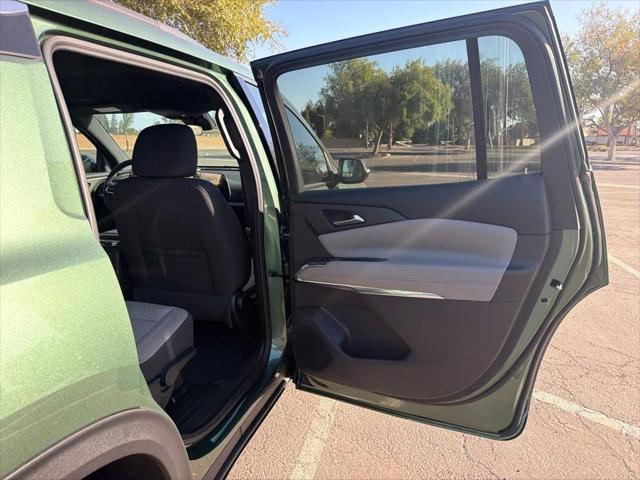 2027 Chevrolet Traverse FWD LT