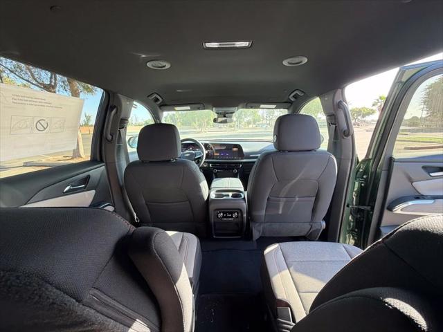 2027 Chevrolet Traverse FWD LT