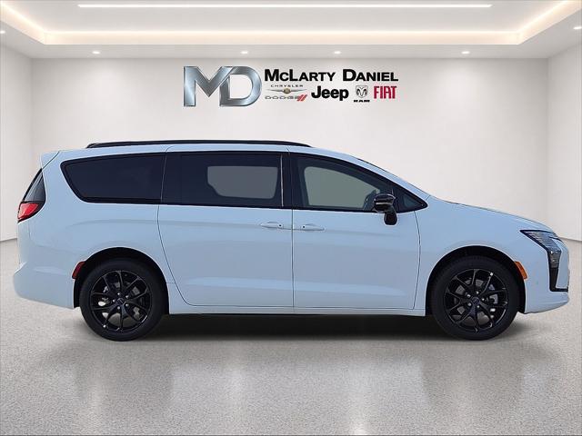 2027 Chrysler Pacifica Limited AWD