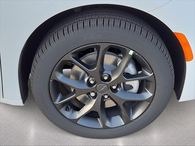 2027 Chrysler Pacifica Limited AWD