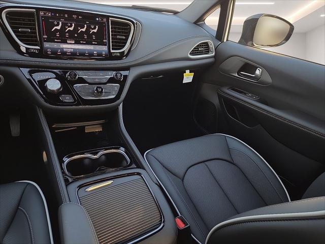 2027 Chrysler Pacifica Limited AWD