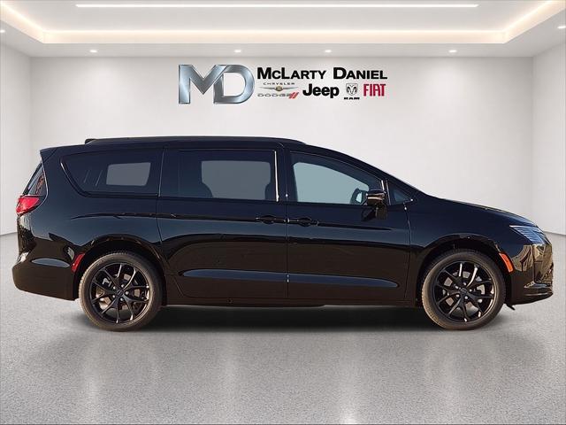 2027 Chrysler Pacifica Limited AWD
