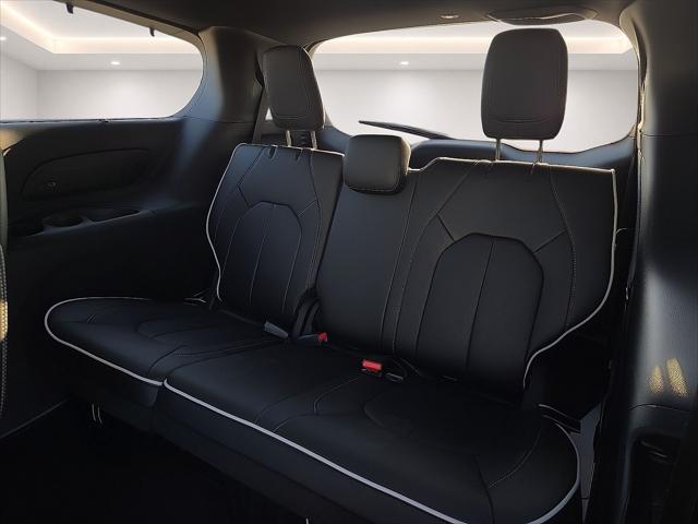 2027 Chrysler Pacifica Limited AWD
