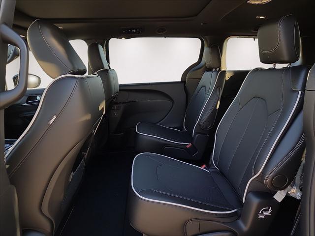 2027 Chrysler Pacifica Limited AWD