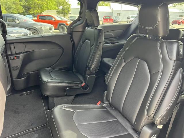 2027 Chrysler Pacifica Select AWD