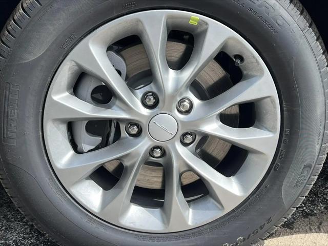 2027 Chrysler Pacifica Select AWD