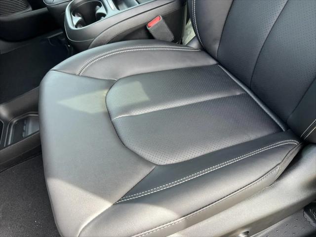 2027 Chrysler Pacifica Select AWD