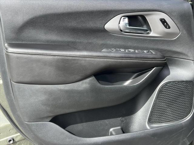 2027 Chrysler Pacifica Select AWD