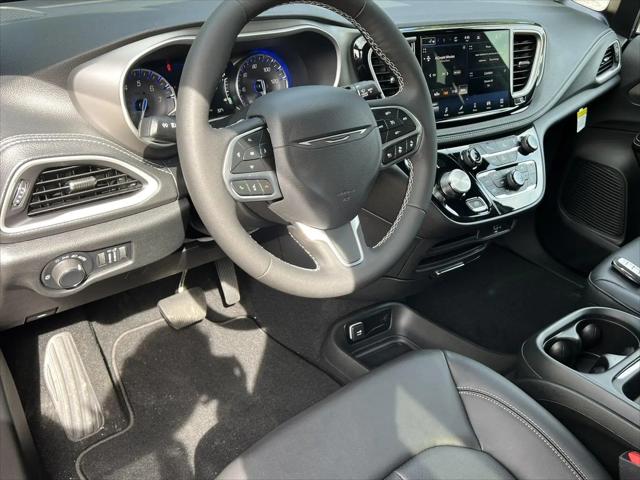 2027 Chrysler Pacifica Select AWD