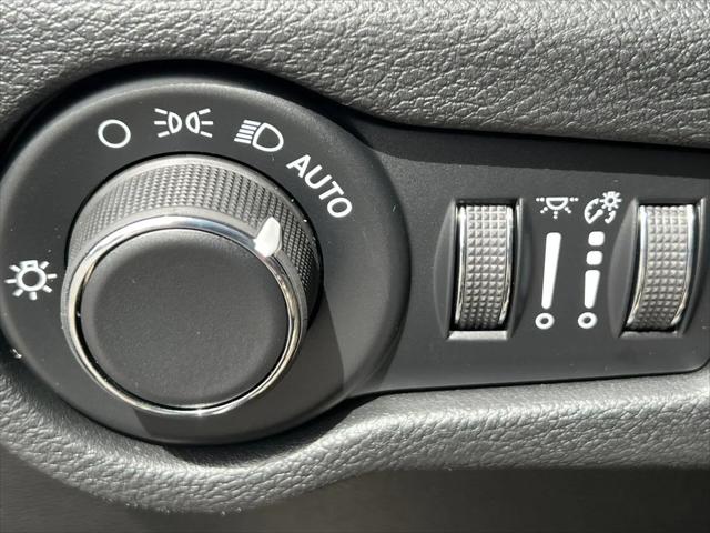 2027 Chrysler Pacifica Select AWD