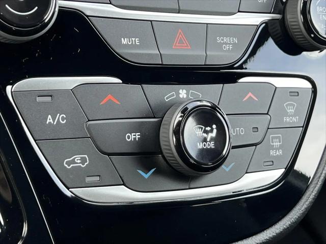 2027 Chrysler Pacifica Select AWD
