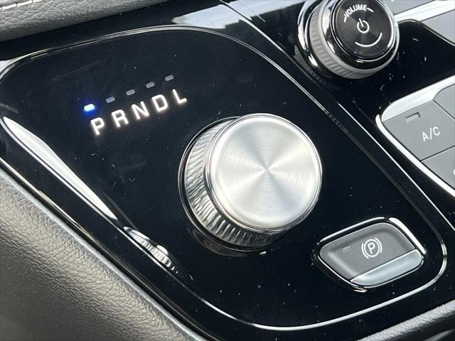 2027 Chrysler Pacifica Select AWD