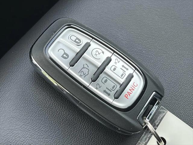 2027 Chrysler Pacifica Select AWD