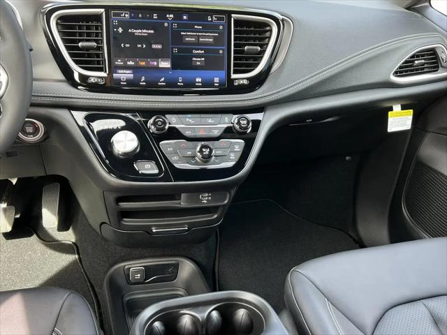 2027 Chrysler Pacifica Select AWD